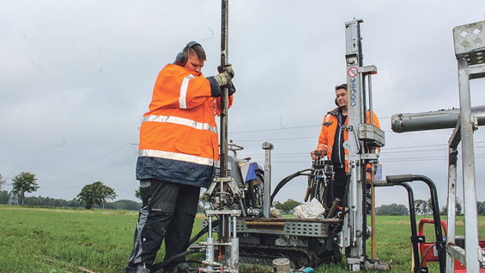 Ein Team der Firma Taberg unternahm bei Wymeer eine Probebohrung für die geplante Stromtrasse A-Nord. © Fotos: Berents