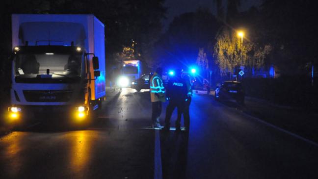 Polizist von Lkw erfasst: Schwer verletzt