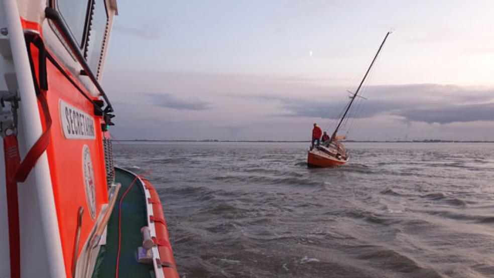 Gestern Abend haben die freiwilligen Seenotretter der Station Langeoog einer Segelyacht im Watt zwischen Langeoog und Bensersiel aus einer Notlage geholfen. © Foto: DGzRS - Die Seenotretter