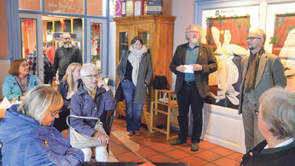 Am Sonntag trafen sich die Teilnehmer der Krimibustour im »Tatort Taraxacum«. © Fotos: Ammermann