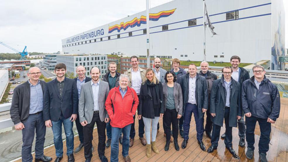 Vertreter des Projektkonsortiums des Forschungsprojektes »Pa-X-ell2« auf der Meyer Werft. © Foto: Meyer Werft