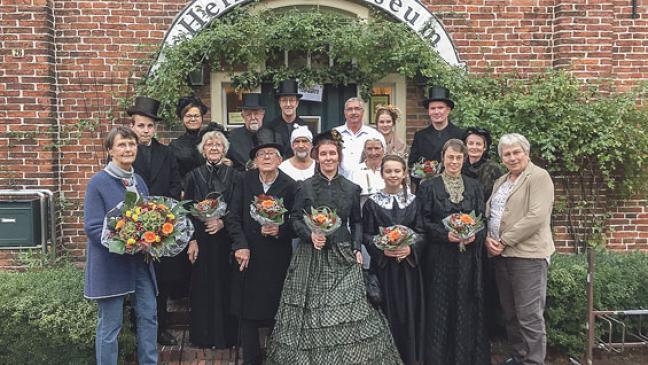 Historische Modenschau im ausverkauften Heimatmuseum