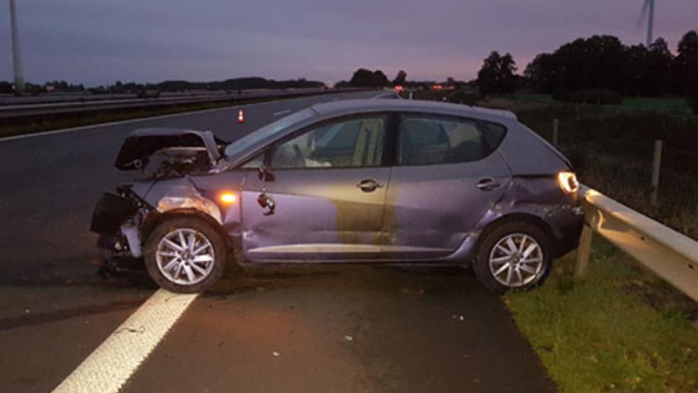 Dieser Seat einer 25-jährigen Frau aus Rhede wurde bei einem Unfall schwer beschädigt, die Frau erlitt schwere Verletzungen und wurde ins Krankenhaus eingeliefert. © Foto: Polizei