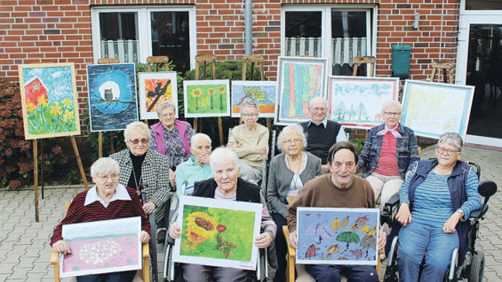 Rheiderländer Senioren stellten ihre Bilder in einer Ausstellung in der Lutherkirche in Leer aus. © Fotos: Berents