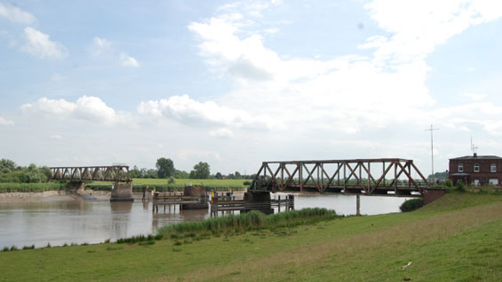 Die kaputte Friesenbrücke in Weener soll bis Ende 2024 durch einen Neubau ersetzt werden. © Archivfoto: Hoegen
