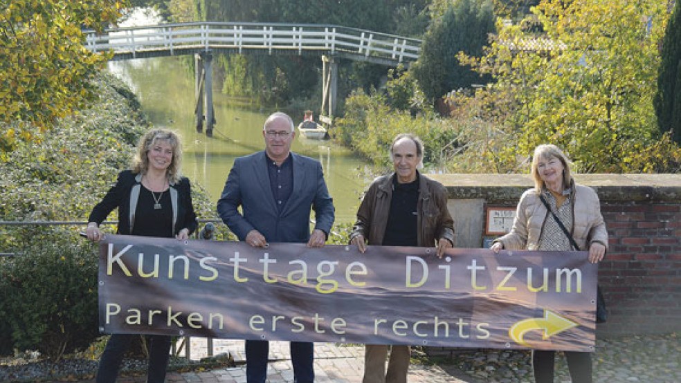 Freuen sich schon auf die 23. Kunsttage in Ditzum (von links): Lydia Tuijnman, Bürgermeister Hans-Peter Heikens, Kristian Scholz und Carola Bruhns. © Foto: Himstedt