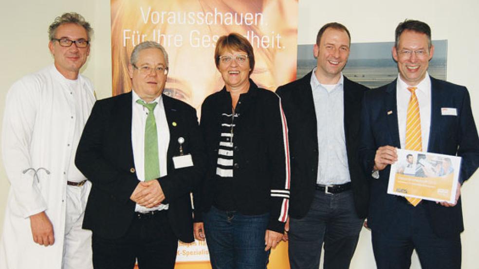 Ein optimistisches Lächeln trotz wenig erfreulicher Zahlen: Im Bild von links Dr. Markus Dornbach, Holger Glienke, Meta Janssen-Kucz, Henning Fietz und Norbert Loger. © Foto: Hoegen