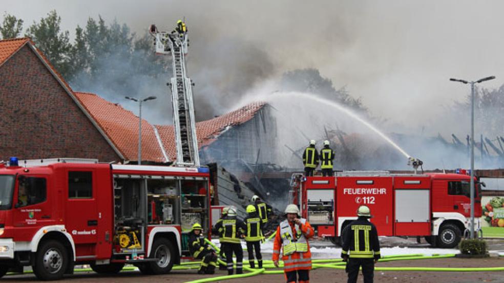 Das Ausmaß des Feuers ist verheerend – der Aldi-Markt brannte bis auf die Grundmauern ab. © Foto: Heimann