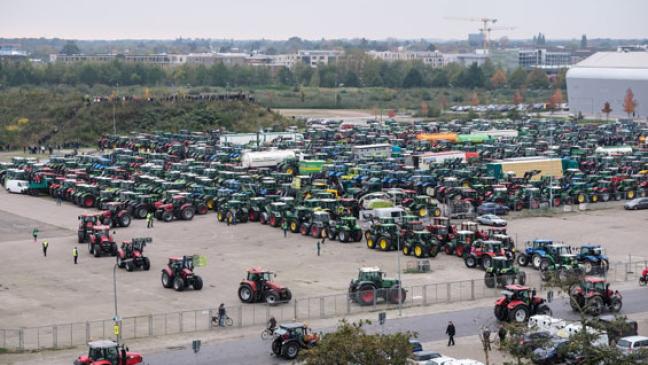 1700 Traktoren rollen durch Oldenburg