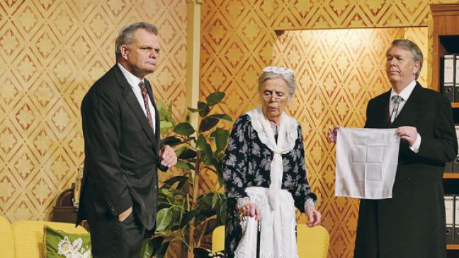 Als Oma Dora setzte Heidi Mahler auch mit dem Krückstock Akzente