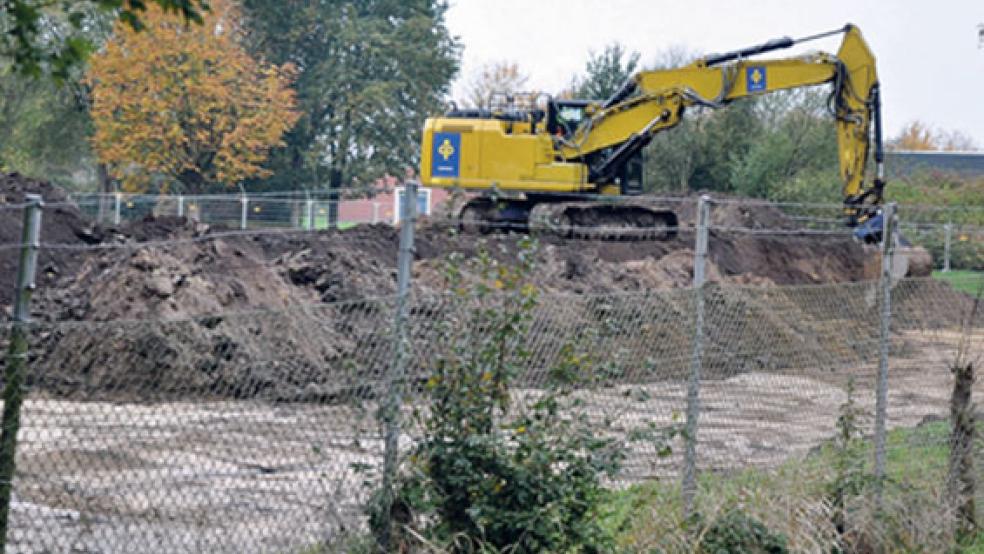 Die Erdarbeiten für den Neubau der Ausbildungswerkstatt der Bundeswehr (ABW) an der Rostocker Straße in Weener haben in der vergangenen Woche begonnen. © Foto: Boelmann