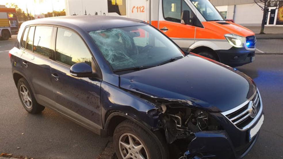 Der Fahrer dieses VW übersah beim Abbiegen einen entgegenkommenden Mofa-Fahrer. Es kam zum Zusammenstoß, bei dem der Mofa-Fahrer schwer verletzt wurde. © Foto: Polizei