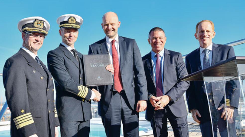 Die »Norwegian Encore« ist heute offiziell an die Reederei Norwegian Cruise Line übergeben worden. An dem Treffen nahmen Werftkapitän Wolfgang Thos, Niklas Persson (Kapitän Norwegian Encore), Tim Meyer, Andy Stuart (Präsident und CEO Norwegian Cruise Line), Harry Sommer (künftiger Präsident und CEO Norwegian Cruise Line) teil. © Foto: Meyer Werft