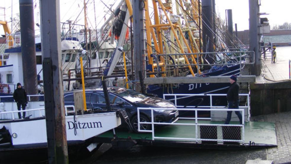 Die Emsfähre Ditzum-Petkum verkehrt ab Montag wieder nach dem Winterfahrplan. © Foto: Szyska