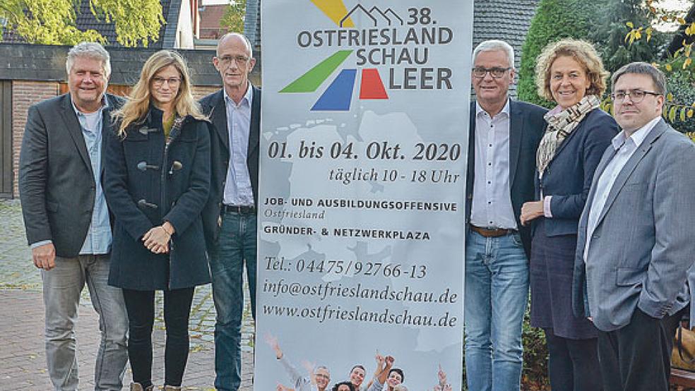 Freuen sich auf die Ostfriesland-Schau 2020 (von links): Jürgen Brüna (Beratungsgesellschaft Nordwest), Ilka Sparringa (Inge Sparringa Veranstaltungen), Norbert Schulte-Lübken (Messen und Ausstellungen Friedrich Haug), Ausstellungsleiter Martin Vorwerk (Messen und Ausstellungen Friedrich Haug), Bürgermeisterin Beatrix Kuhl und Projektleiter Fachkräfteinitiative Jens Stagnet (Ems-Achse).  © Foto: Ammermann