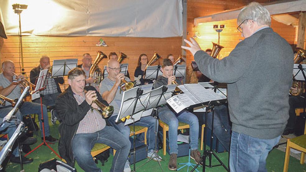 Die Gottesdienste der Bibelwoche in Wymeer wurden auch musikalisch begleitet, wie hier zum Beispiel vom örtlichen Posaunenchor.  © Foto: Himstedt