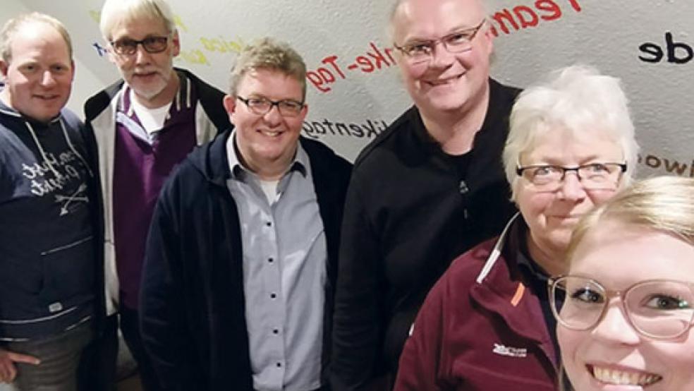 Der Dekanatsvorstand mit Dennis Pahl, Pastor Carl B. Hack, Diakon Jürgen Scholz, Dechant Dr. Andreas Robben, Dekanatsreferentin Brigitte Hesse und Gemeindereferentin Lea Wenker (von links). © Foto: privat