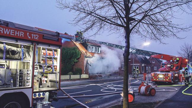 Familie aus brennendem Haus gerettet