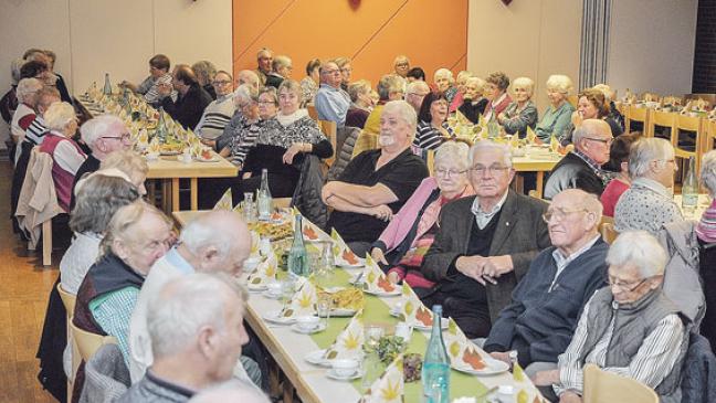 Unterhaltsamer Nachmittag für gut 120 Senioren