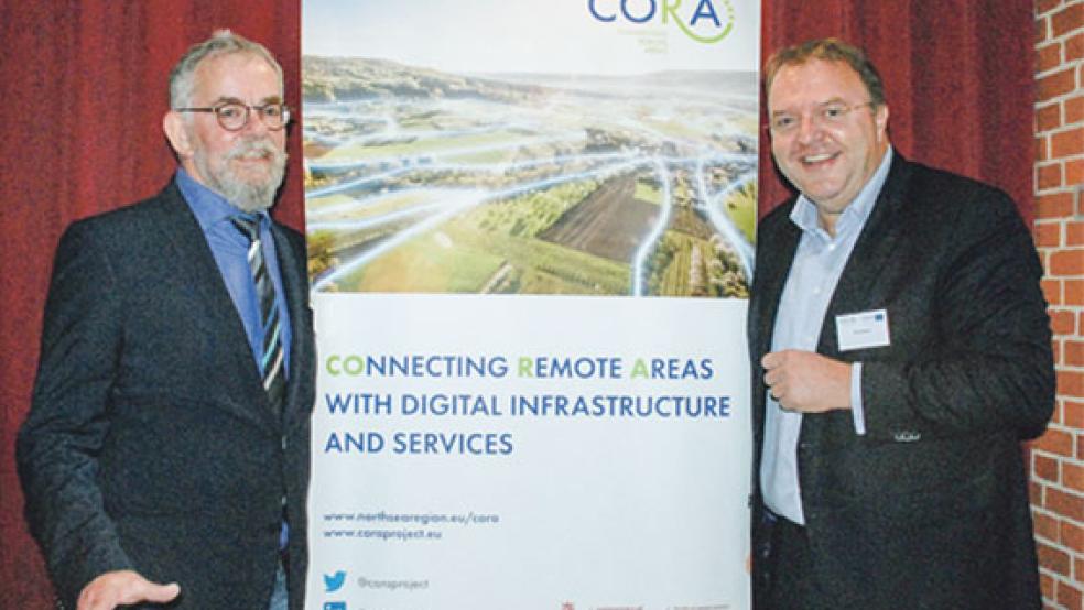 Gastgeber der Konferenz in Winschoten waren von der Gemeinde Oldambt Projektleiter Hans de Wolf (links) und der Beigeordnete (wethouder) Erich Wünker, zuständig für Wirtschaft und Arbeitsmarkt. © Foto: Kuper