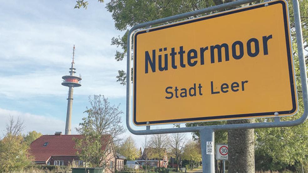 Der 158 Meter hohe Turm der Deutschen Funkturm ist zu einem Wahrzeichen von Nüttermoor geworden.  © Foto: Boelmann
