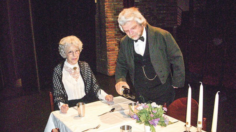 »Dinner For One - oder der 90.Geburtstag« mit Miss Sophie und ihrem treuen Butler Johann. Das Geburtstagskind im besten Alter wird gespielt von Gunda Winterboer und Werner Tschuschke gibt den Butler.  © Foto: privat