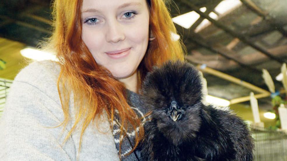Sie sehen aus wie ein Teddybär, aber schmusig sind die Seidenhühner von Züchterin Kathrin Müller nicht. © Fotos: Himstedt