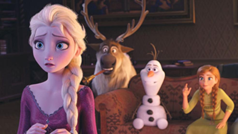 Elsa und ihre treuen Weggefährten verschlägt es dieses Mal in einen sagenumwobenen Wald. © Foto: Disney