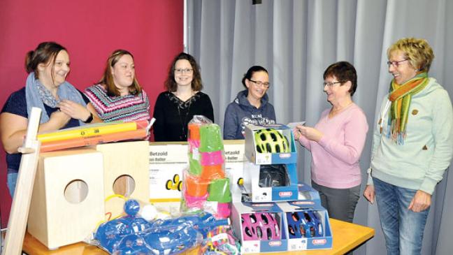 Freude über Spenden und dazu noch ein Konzert auf Platt