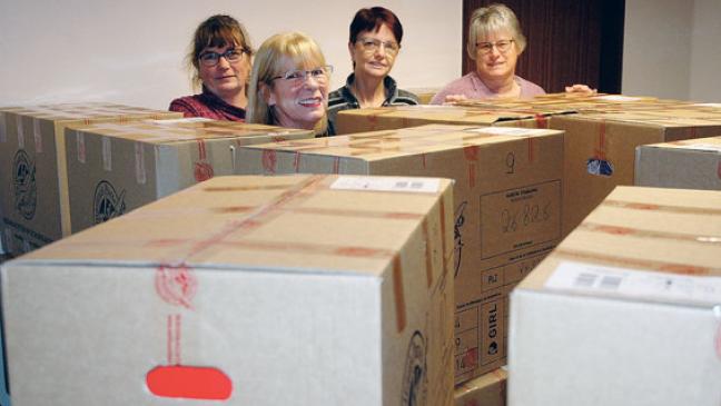 388 Kartons mit Geschenken für Kinder