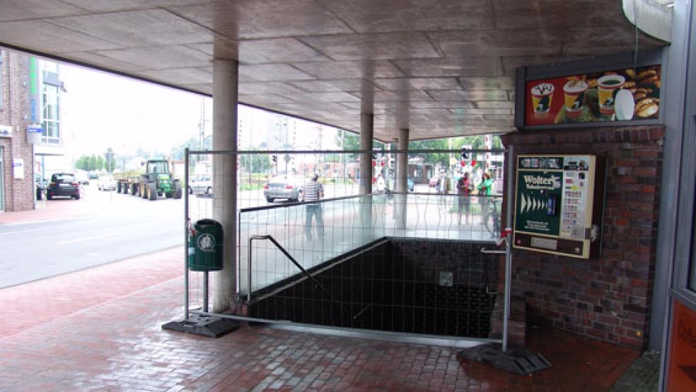 Der Tunnel für Fußgänger und Radfahrer an der Bremer Straße in Leer wird neu gebaut - mit erheblichen Auswirkungen auf den Kfz-Verkehr. Die Fahrspur stadtauswärts wird bis Ende 2020 voll gesperrt. © Foto: Boelmann