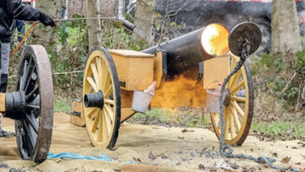 Auch im Rheiderland lassen es Karbid-Fans - wie hier in Stapelmoor - gerne krachen. Die örtlichen Gefahrenabwehrbehörden müssten genau hinsehen, ob alles nach Recht und Sicherheit verläuft. © Archiv-Foto: Klemmer