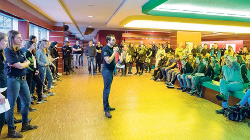 230 Jugendliche aus der Region begrüßte die Meyer Werft zum Zukunftsdialog im Besucherzentrum - darunter auch Schüler aus Bunde und Jemgum. © Foto: Wessels/Meyer Werft