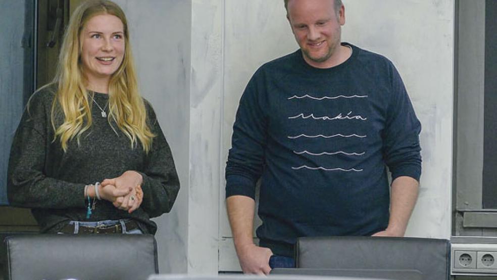 »Bei uns herrscht immer eine sehr familiäre Atmosphäre«, sagt der Leiter der Zeltfreizeiten Jan-Hendrik Gastmann, hier mit seiner Kollegin Tanja Manninga. © Foto: Jürgens