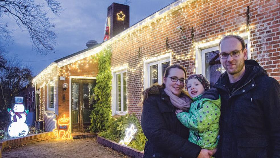 Hoffen auf viele Besucher beim Lichterfest und damit Hilfe für den guten Zweck: Kathrin und Markus Relotius mit Sohnemann Niklas. © Fotos: Hanken