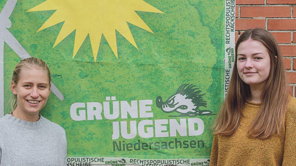 Die neuen Sprecherinnen der »Grünen Jugend Niedersachsen«: Tomke Appeldorn aus Holtland (rechts) und Svenja Appuhn aus Hannover. Appeldorn möchte die jungen Grünen »aktionistischer werden lassen«. © Foto: Grüne Jugend Niedersachsen