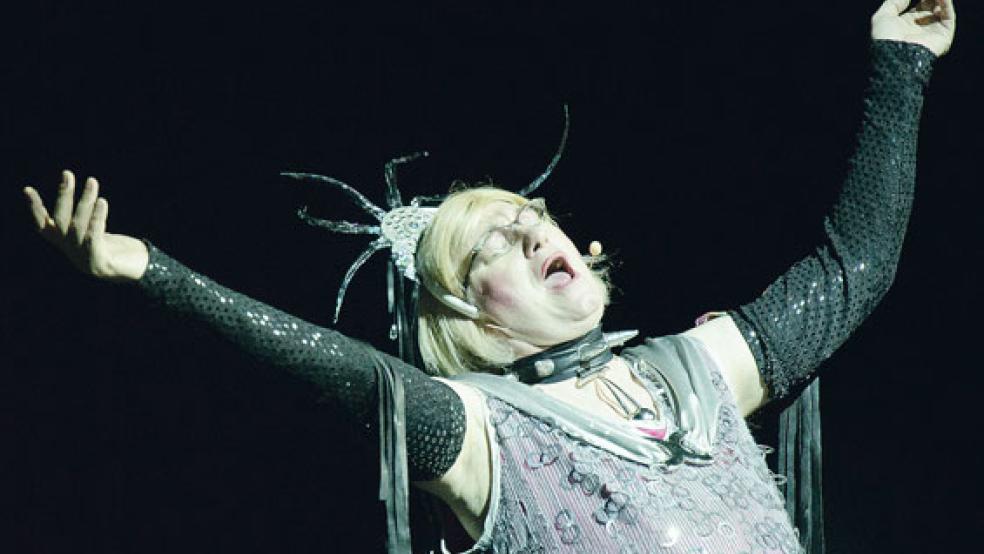 Stimm- und Staturgewalt: Die alternde Opern-Diva Emmi. © Foto: Hanken