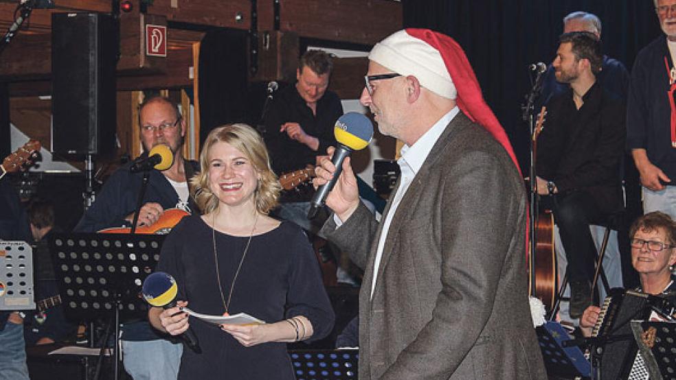 Die Sendung »Gruß an Bord« wird von Andreas Kuhnt und Jessica Schlage moderiert. © Foto: Stadt Leer