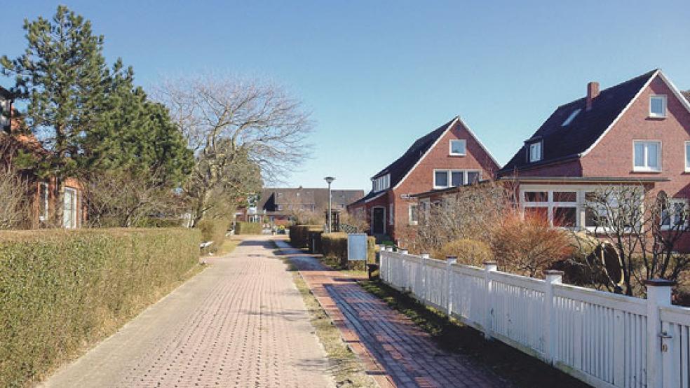 Zum zweiten Mal in diesem Jahr haben die Bürgermeister der ostfriesischen Inseln kommunale Themen mit Umweltminister Olaf Lies (SPD) besprochen. Es ging auch um die Themen »Müll« und »Wohnraum«. Das Bild zeigt eine Straße auf Baltrum. © Foto: pixabay