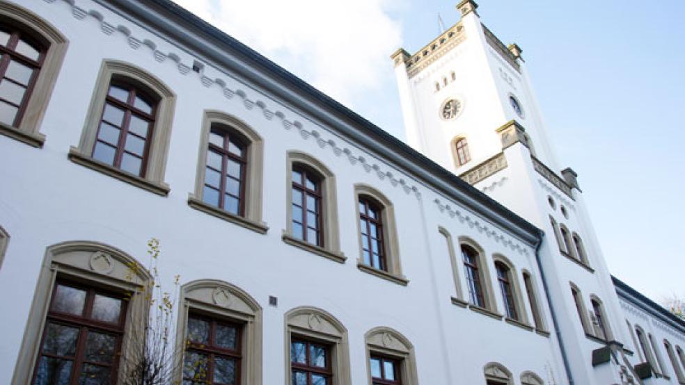 Vor dem Landgericht Aurich ist heute der Prozess um Korruptionsvorwürfe gegen einen früheren Chefarzt des Klinikums Leer fortgesetzt worden. © Foto: Hanken