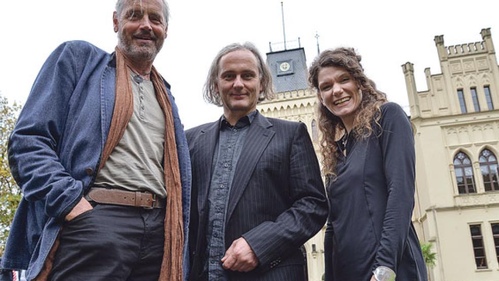 Die Schauspieler des Theaters ANU wollen im kommenden Sommer die Besucher des Evenburgparks mit Lichtinstalla­tionen zum Staunen bringen. © Foto: Landkreis Leer