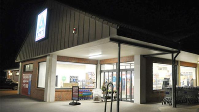 Goldfarbener Ford von Polizei gesucht