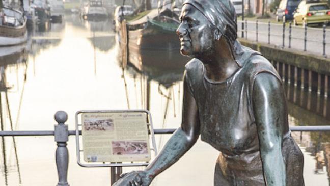 Erinnerung  an lebhaften Hafenbetrieb