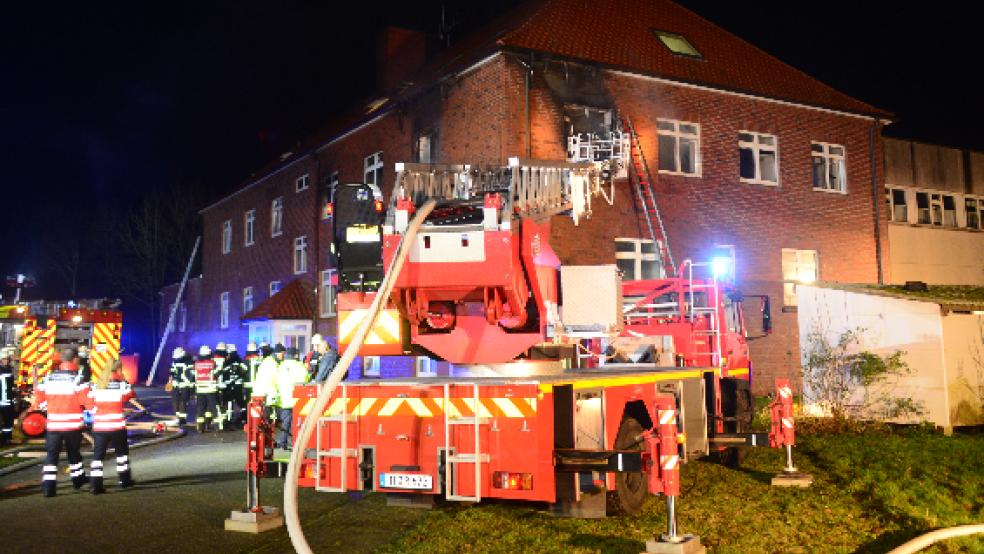 Bei dem Brand einer Asylunterkunft in Norden-Utlandshörn sind fünf Menschen verletzt worden. © Tebben-Willgrubs