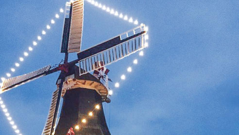 Weihnachtlicher Glanz rund um die Mühle Wichers. Morgen findet vor der prächtigen Kulisse des Galerieholländers wieder der Stapelmoorer Weihnachtsmarkt statt. © Foto: privat