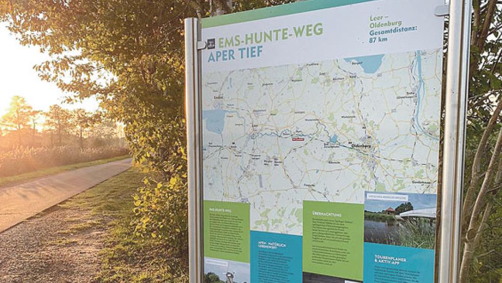 So sehen die neuen Info-Tafeln aus, die auch in Weener und Bunde zu finden sind.  © Foto: Ostfriesland Tourismus
