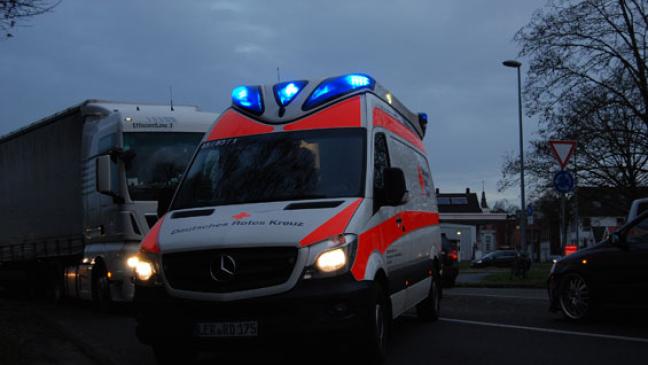 Radfahrer stürzt bei Unfall und verletzt sich