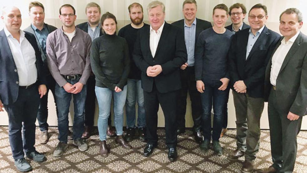 Frühstück mit Minister in Leer: Elf Landwirte und Vertreter des Landvolkes trafen sich zum gemeinsamen Frühstück mit Niedersachsens Wirtschaftsminister Bernd Althusmann (CDU, Sechster von rechts).  © Foto: Frenzel