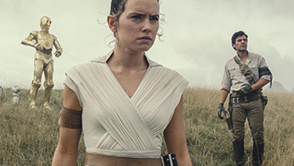 Rey (Daisy Ridley) und ihre Gefährten müssen sich noch einmal zusammenraufen, um gegen das böse Imperium zu kämpfen. © Foto: Lucasfilm