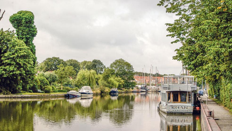 Bei der »Wasserpacht« über die Flächen vor dem Vereinsheim sind sich der Seglerverein und die Hafen und Tourismus GmbH im Sommer einig geworden. Beim Thema »Winterlager«, also Pacht für die Landsburg-Halle, sind Fragen offen. © Foto: Hoegen